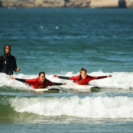 Guest house Surfivor Surf Camp Esmoriz