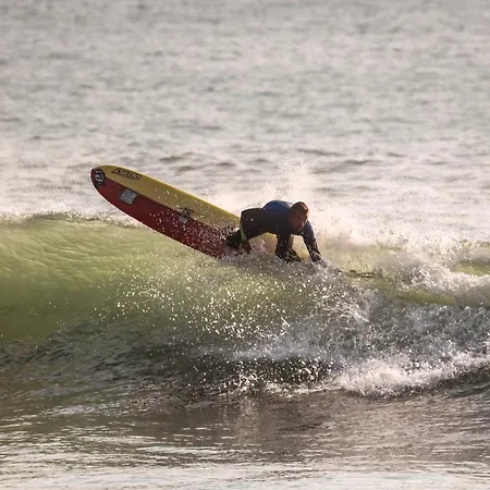 Guest house Surfivor Surf Camp