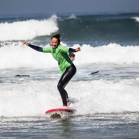 Surfivor Surf Camp Guest house *